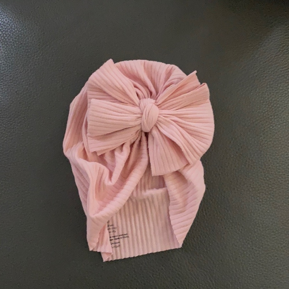 Bow hat posh peanut